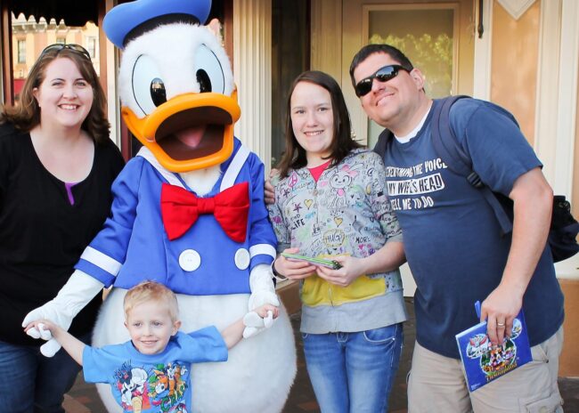 Disneyland for Cheap- some great tips to book your 2017 vacation